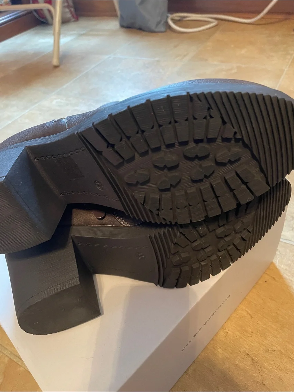Dream Pairs sleek dark